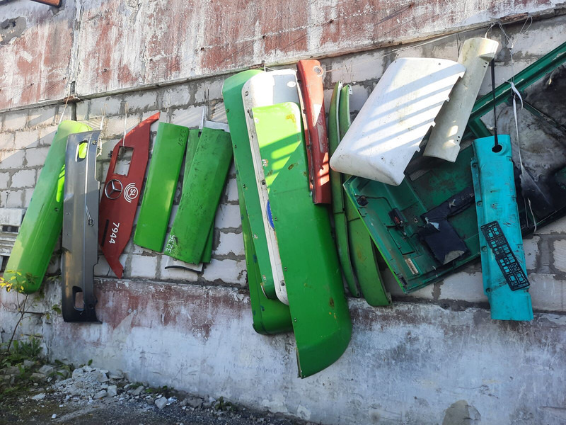 Volvo магнетолы . B12 . Ивеко - Parachoques: foto 3 Volvo магнетолы . B12 . Ивеко - Parachoques: foto 3