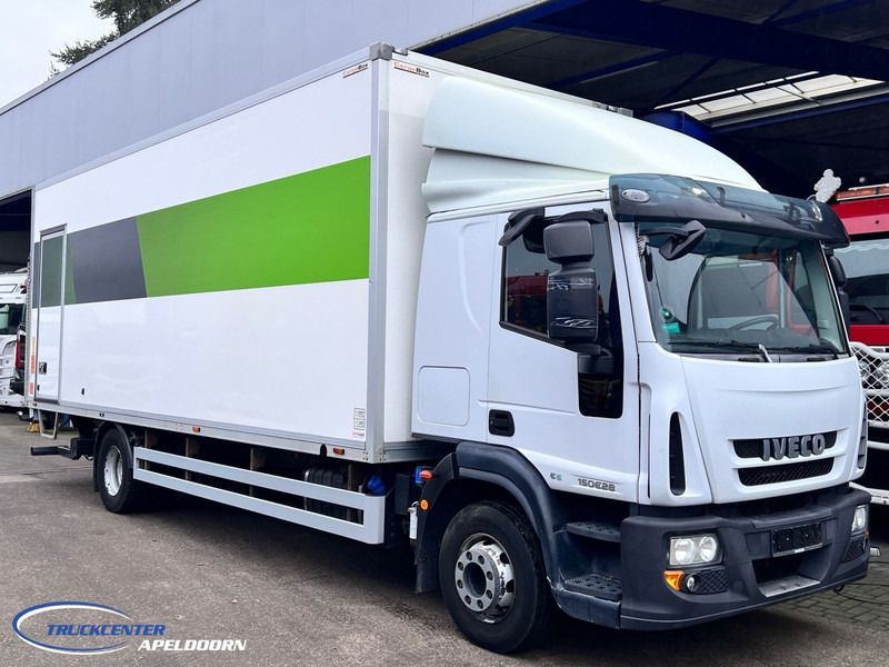 Iveco Eurocargo 150E28 175.650 km, AC, 2000 kg lift, 6 Cylinder - Camión caja cerrada: foto 1 Iveco Eurocargo 150E28 175.650 km, AC, 2000 kg lift, 6 Cylinder - Camión caja cerrada: foto 1