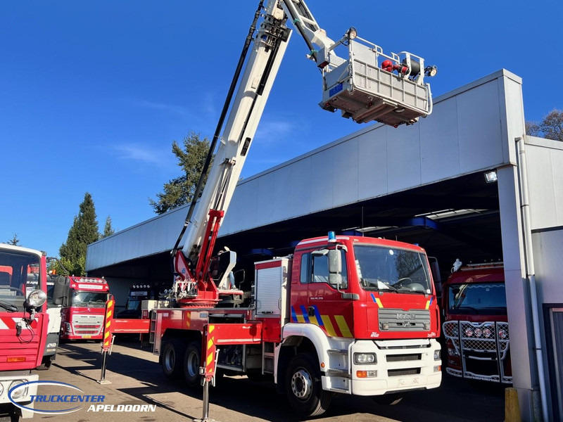 MAN TGA 26.350 Magirus ALP 320L = 32 meter, Waterpomp, 6x4, Bladgeveerd - Camión de bomberos: foto 2 MAN TGA 26.350 Magirus ALP 320L = 32 meter, Waterpomp, 6x4, Bladgeveerd - Camión de bomberos: foto 2