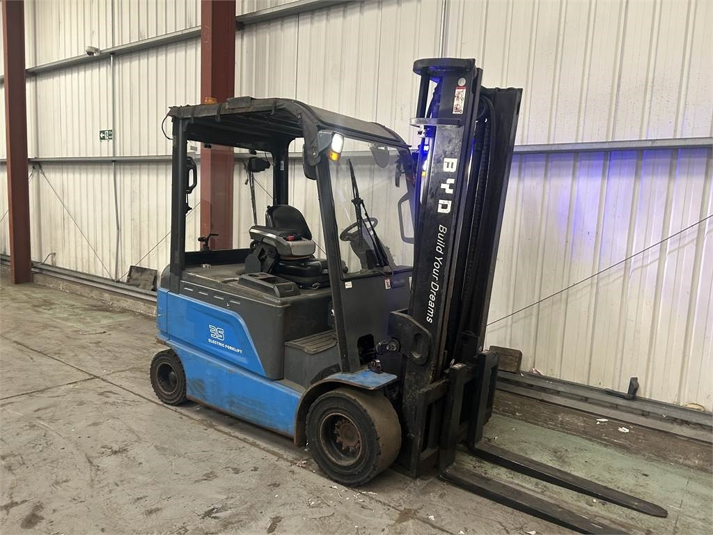 ECB35C - Carretilla elevadora eléctrica: foto 4 ECB35C - Carretilla elevadora eléctrica: foto 4