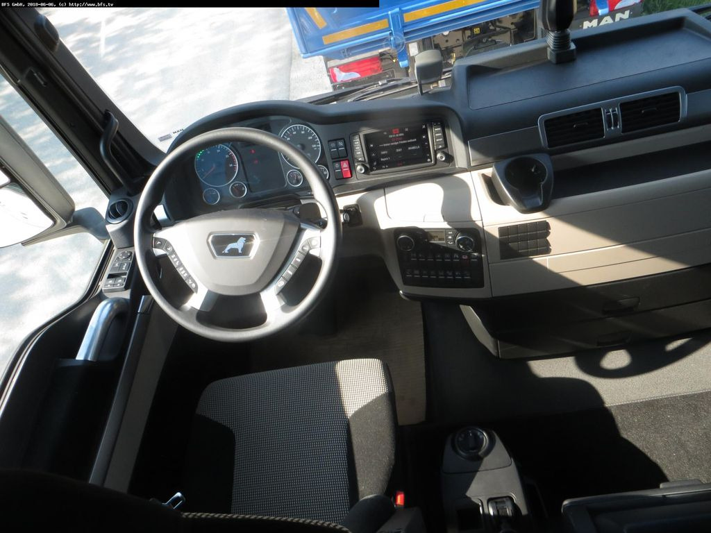 MAN TGX 18.460 4x2 LLS Kipphydraulik, Kompressor MAN TGX 18.460 4x2 LLS Kipphydraulik, Kompressor - Cabeza tractora: foto 4 MAN TGX 18.460 4x2 LLS Kipphydraulik, Kompressor MAN TGX 18.460 4x2 LLS Kipphydraulik, Kompressor - Cabeza tractora: foto 4