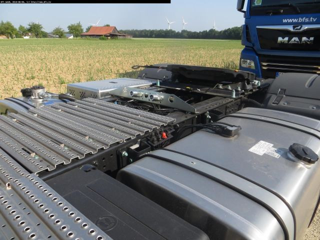 MAN TGX 18.460 4x2 LLS Kipphydraulik, Kompressor MAN TGX 18.460 4x2 LLS Kipphydraulik, Kompressor - Cabeza tractora: foto 3 MAN TGX 18.460 4x2 LLS Kipphydraulik, Kompressor MAN TGX 18.460 4x2 LLS Kipphydraulik, Kompressor - Cabeza tractora: foto 3