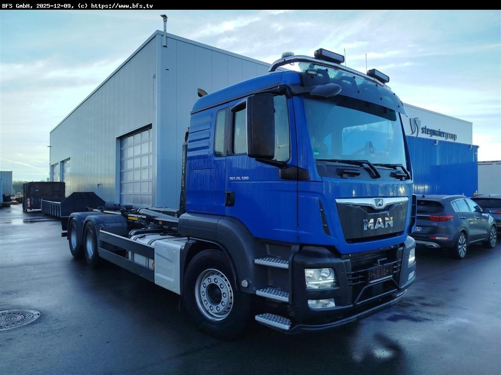 MAN TGS 26.500 6x4 BL Unfall-Fahrzeug! Instandgesetz - Multibasculante camión: foto 1 MAN TGS 26.500 6x4 BL Unfall-Fahrzeug! Instandgesetz - Multibasculante camión: foto 1