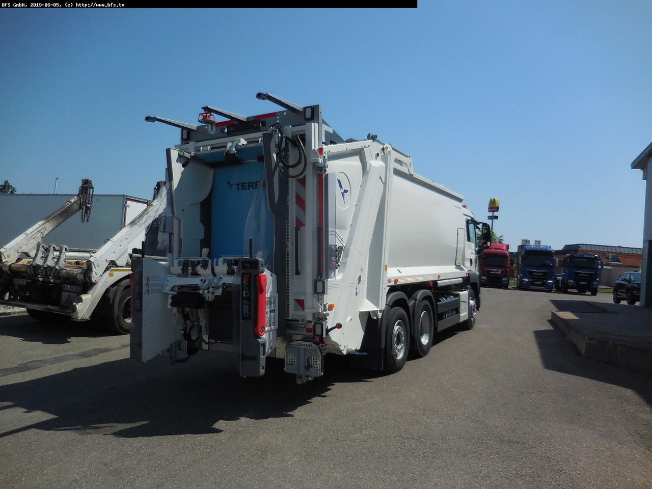 MAN TGS 28.320 6x2-4 BL HS HL Olympus 21 - Omni-DEKA - Camión de basura: foto 2 MAN TGS 28.320 6x2-4 BL HS HL Olympus 21 - Omni-DEKA - Camión de basura: foto 2