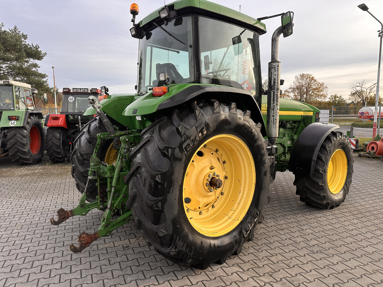 John Deere 8200 PowerShift 8.1 - Tractor: foto 4 John Deere 8200 PowerShift 8.1 - Tractor: foto 4