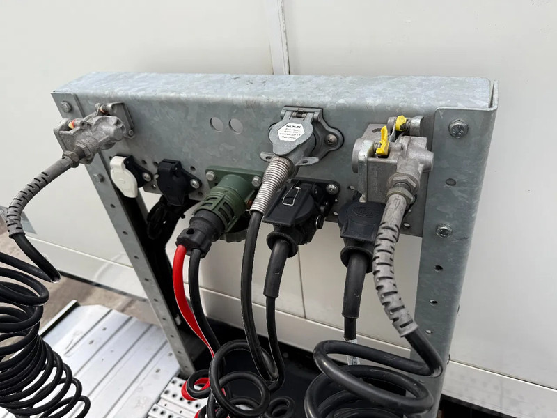 Caja cerrada semirremolque BP Trailer S110S + STEERING AXLE  + LIFT 2.000 KG ZEPRO + REMOTE: foto 16