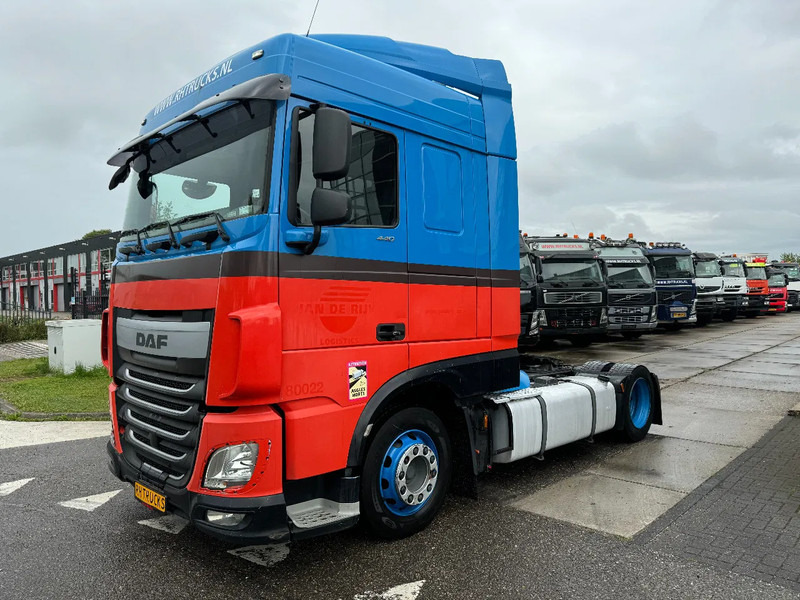 DAF XF 440 4X2 EURO 6 MEGA LOW DECK - Cabeza tractora: foto 1 DAF XF 440 4X2 EURO 6 MEGA LOW DECK - Cabeza tractora: foto 1