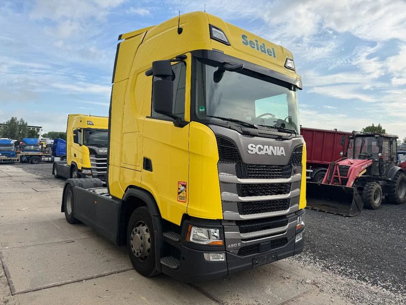 Scania S450 NGS 4X2 EURO 6 RETARDER SKIRTS SPOILERS 4 UNITS AVAILABLE - Cabeza tractora: foto 4 Scania S450 NGS 4X2 EURO 6 RETARDER SKIRTS SPOILERS 4 UNITS AVAILABLE - Cabeza tractora: foto 4