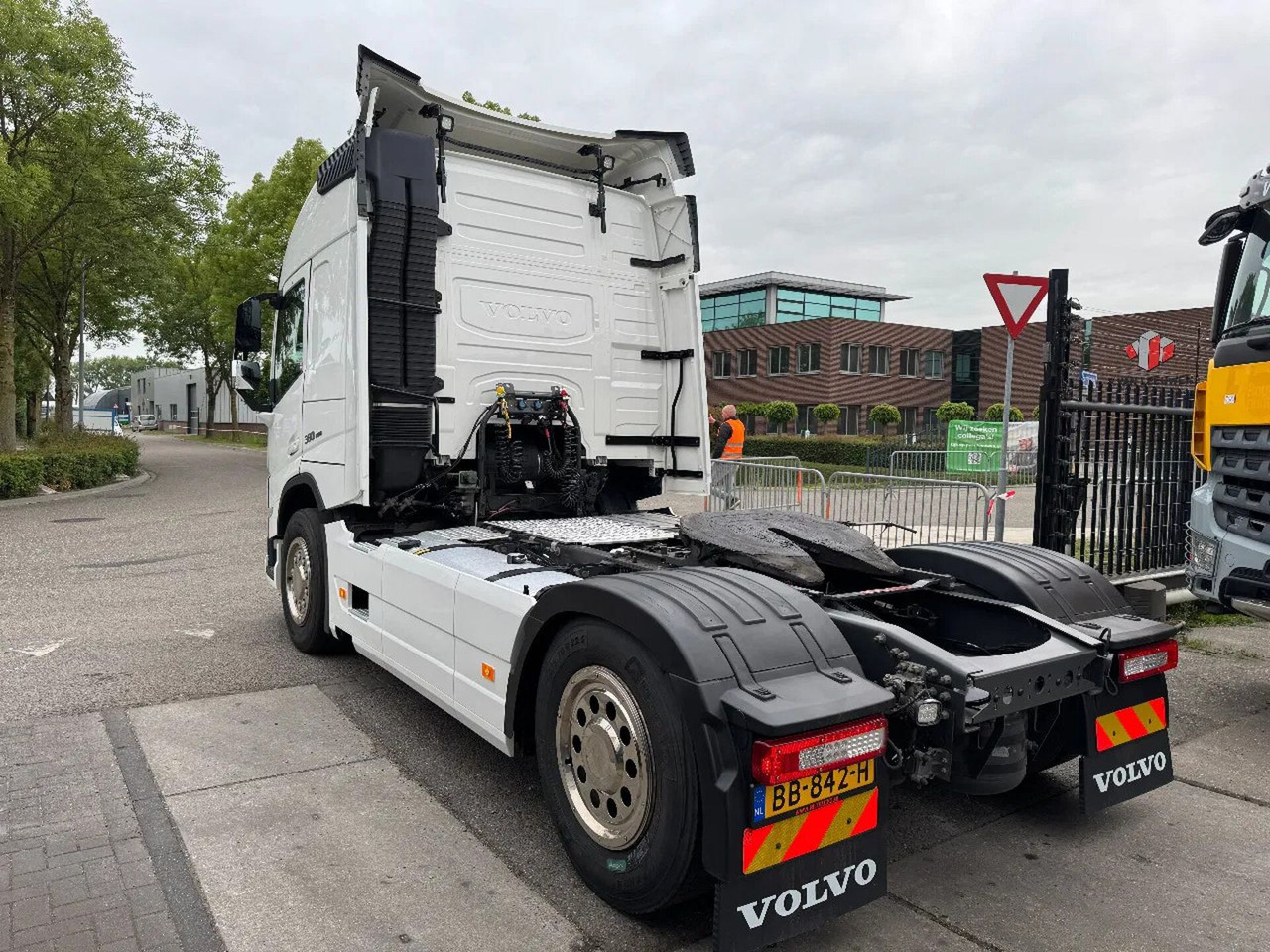 Cabeza tractora Volvo FM 380 4X2 EURO 6 NEW FACE SKIRTS AIRCO SPOILERS: foto 7