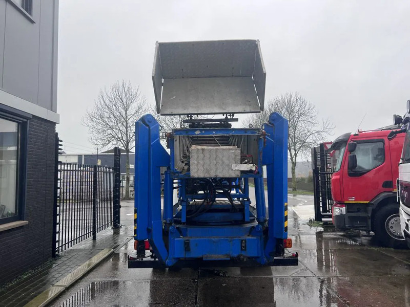 International 4600 4x2 210HP + TEUPEN hyLIFT - Camión: foto 5 International 4600 4x2 210HP + TEUPEN hyLIFT - Camión: foto 5