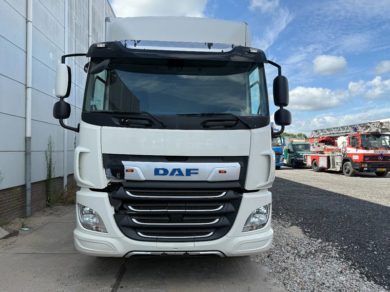 DAF CF 320 4X2 - EURO 6 - 19 TON + DHOLLANDIA - Camión caja cerrada: foto 2 DAF CF 320 4X2 - EURO 6 - 19 TON + DHOLLANDIA - Camión caja cerrada: foto 2