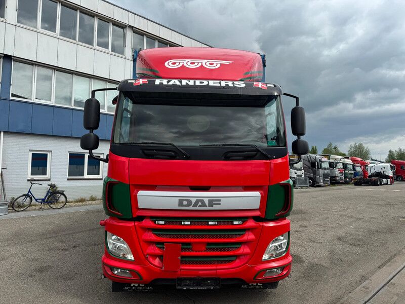 DAF CF 330 4X2 EURO 6 SCHUIFZEIL + ZEPRO LIFT 2500 KG - Camión caja cerrada: foto 2 DAF CF 330 4X2 EURO 6 SCHUIFZEIL + ZEPRO LIFT 2500 KG - Camión caja cerrada: foto 2