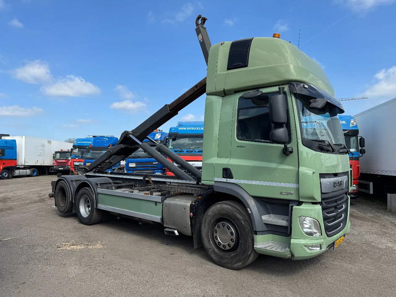 DAF CF 450 6X2 EURO 6 VDL 21T HOOK LIFTING AXLE - Multibasculante camión: foto 2 DAF CF 450 6X2 EURO 6 VDL 21T HOOK LIFTING AXLE - Multibasculante camión: foto 2