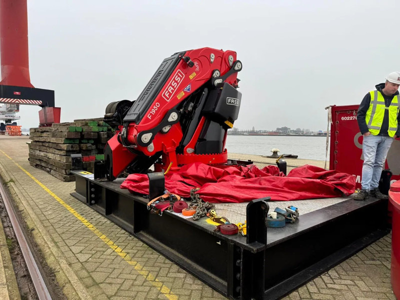 FASSI 8 x HYDR + 3 X MANUEL, REMOTE CONTROLE, WINCH 5630 KG, WITH SEPARATE BOX WITH HYDROVEN POWERPACK 30KW AND OIL TANK. F1950RAF 2. - Brazo: foto 1 FASSI 8 x HYDR + 3 X MANUEL, REMOTE CONTROLE, WINCH 5630 KG, WITH SEPARATE BOX WITH HYDROVEN POWERPACK 30KW AND OIL TANK. F1950RAF 2. - Brazo: foto 1