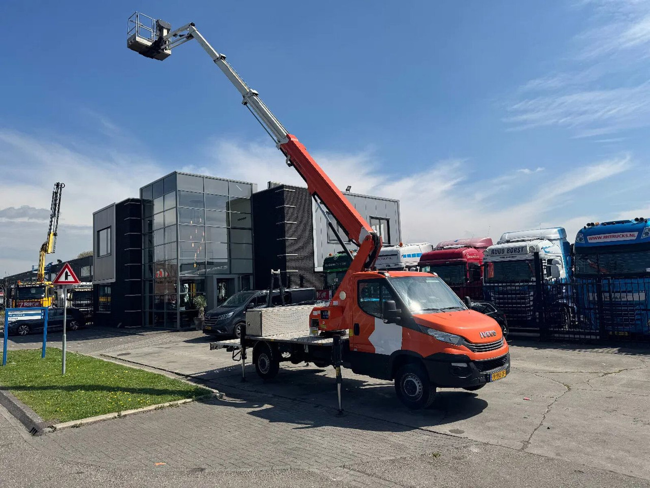 Iveco DAILY 35 140 SCORPION 2112J 2019 - Camión con plataforma elevadora: foto 5 Iveco DAILY 35 140 SCORPION 2112J 2019 - Camión con plataforma elevadora: foto 5