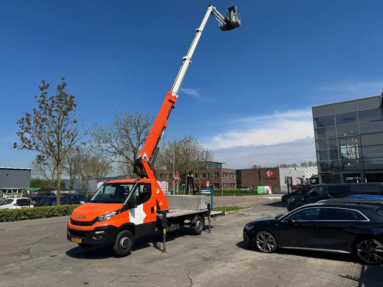 Iveco DAILY 35 140 SCORPION 2112J 2019 - Camión con plataforma elevadora: foto 1 Iveco DAILY 35 140 SCORPION 2112J 2019 - Camión con plataforma elevadora: foto 1