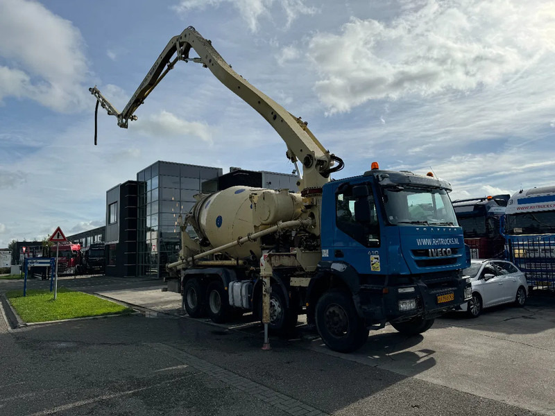 Iveco Eurotrakker 410 8X4 CIFA PUMP 24M + MIXER FULL STEEL + REMOTE CONTROL - Bomba de hormigón: foto 2 Iveco Eurotrakker 410 8X4 CIFA PUMP 24M + MIXER FULL STEEL + REMOTE CONTROL - Bomba de hormigón: foto 2