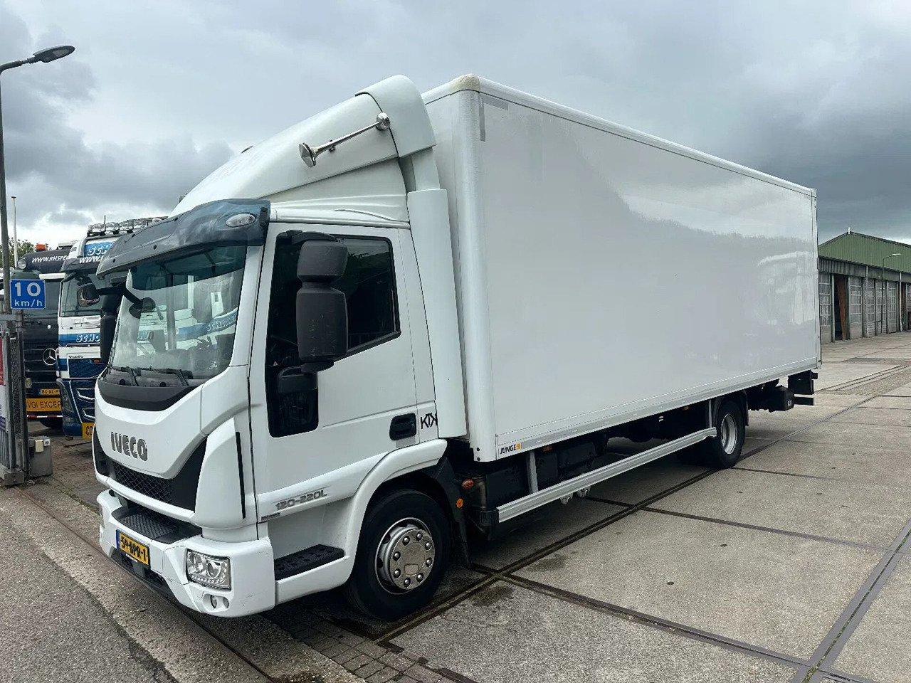Iveco ML 120 -220 L, DHOLLANDIA LIFT, BOX 730X250X240 - Camión caja cerrada: foto 1 Iveco ML 120 -220 L, DHOLLANDIA LIFT, BOX 730X250X240 - Camión caja cerrada: foto 1