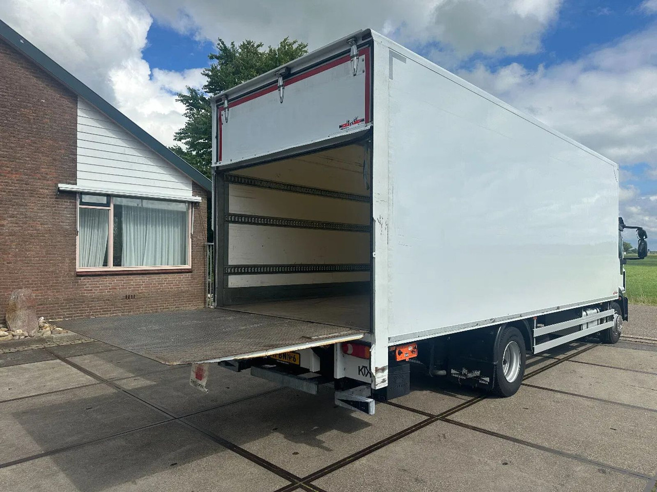 Iveco ML 150 -220, DHOLLANDIA LIFT, BOX 760X250X250 CM - Camión caja cerrada: foto 4 Iveco ML 150 -220, DHOLLANDIA LIFT, BOX 760X250X250 CM - Camión caja cerrada: foto 4