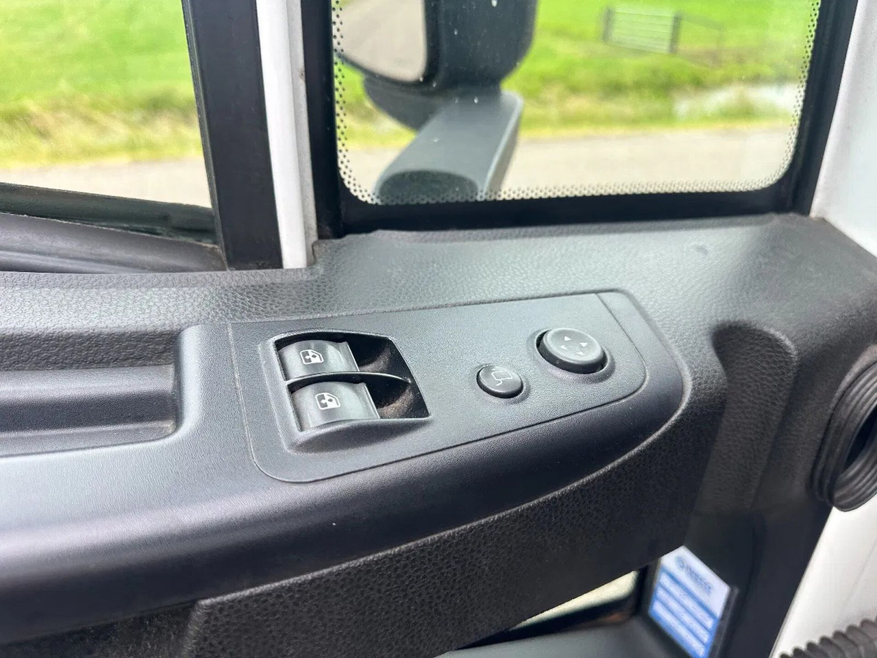 Camión caja cerrada Iveco ML 150 -220, DHOLLANDIA LIFT, BOX 760X250X250 CM: foto 15