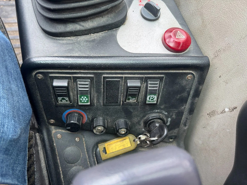 Leasing financiero de Liebherr A 316 LITRONIC CABIN HIGH CE leasing Liebherr A 316 LITRONIC CABIN HIGH CE: foto 12 Leasing financiero de Liebherr A 316 LITRONIC CABIN HIGH CE leasing Liebherr A 316 LITRONIC CABIN HIGH CE: foto 12