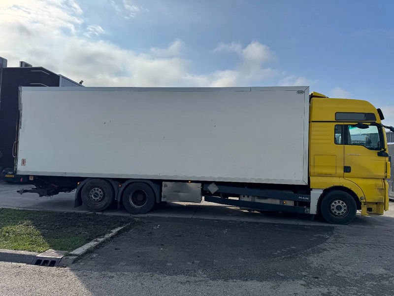 MAN TGX 26.360 6X2 - EURO 5 + ZEPRO LIFT + LIFT/STEERING AXLE - Camión caja cerrada: foto 4 MAN TGX 26.360 6X2 - EURO 5 + ZEPRO LIFT + LIFT/STEERING AXLE - Camión caja cerrada: foto 4