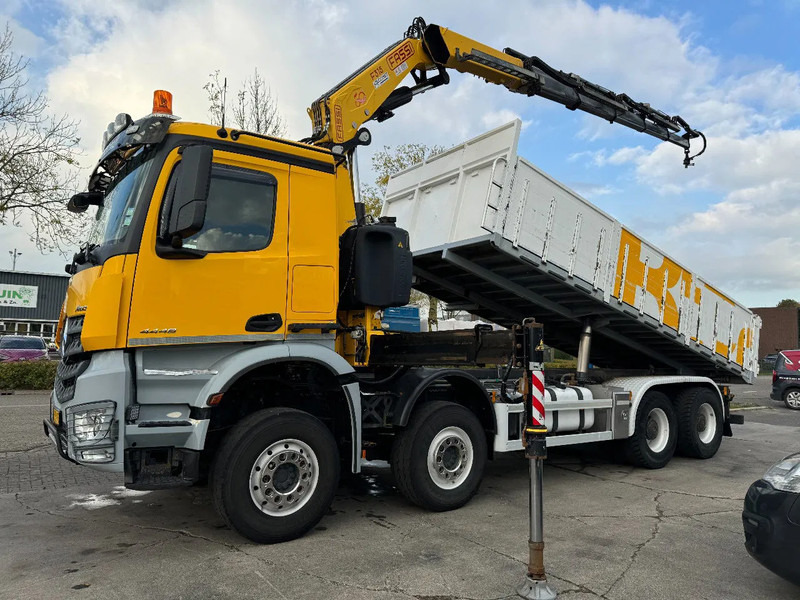 Mercedes-Benz Arocs 4448 8X4 + EURO 6 + FASSI F315 + REMOTE + KIPPER + STEERING AXLE - Camión grúa: foto 2 Mercedes-Benz Arocs 4448 8X4 + EURO 6 + FASSI F315 + REMOTE + KIPPER + STEERING AXLE - Camión grúa: foto 2