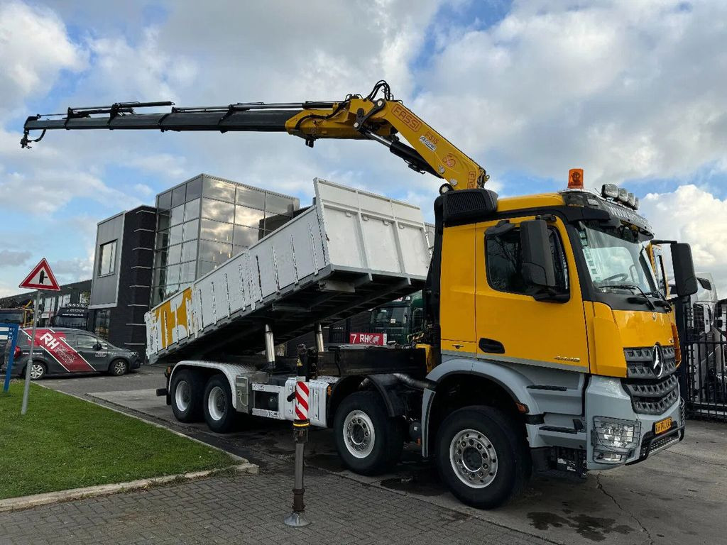 Mercedes-Benz Arocs 4448 8X4 + EURO 6 + FASSI F315 + REMOTE + - Camión grúa, Volquete camión: foto 1 Mercedes-Benz Arocs 4448 8X4 + EURO 6 + FASSI F315 + REMOTE + - Camión grúa, Volquete camión: foto 1