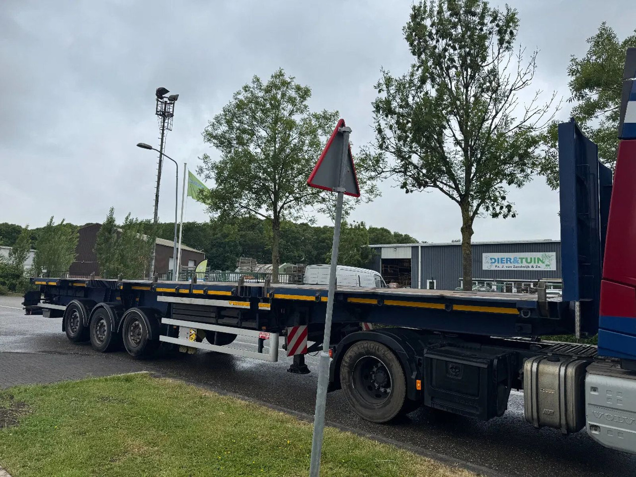Schmidt HAGEN 3 AXLE + LIFTING AXLE - Semirremolque plataforma/ Caja abierta: foto 3 Schmidt HAGEN 3 AXLE + LIFTING AXLE - Semirremolque plataforma/ Caja abierta: foto 3
