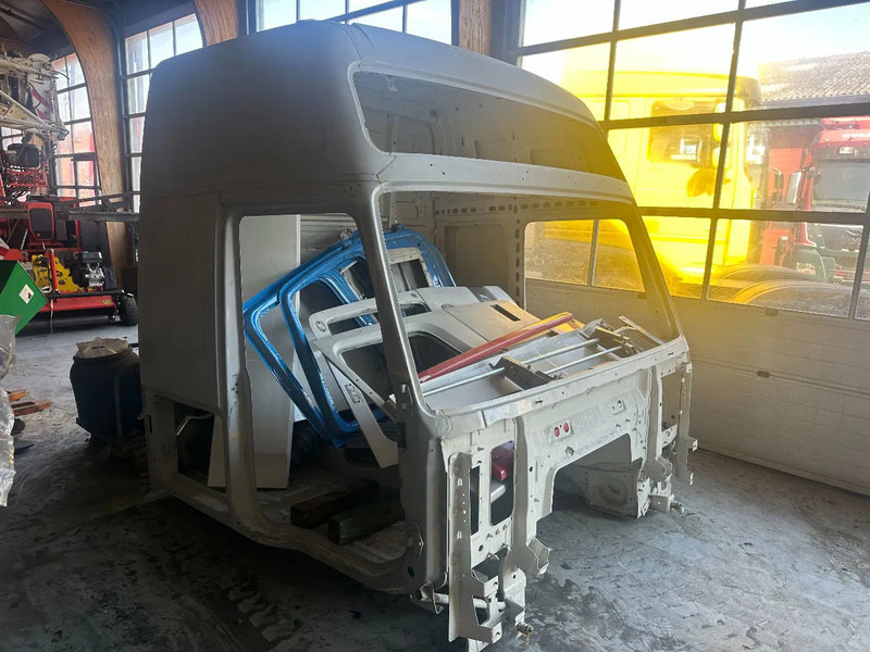 Volvo FH XL - Cabina e interior para Camión: foto 2 Volvo FH XL - Cabina e interior para Camión: foto 2