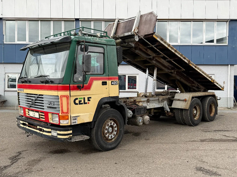 Volvo FL 12.420 6X2 MANUAL GEAR / FULL STEEL SUSP. / 10 TYRES / HUB REDUCT. + CABLELIFT TIPPER + CONTAINER FLATBED - Camión con equipo de cable: foto 1 Volvo FL 12.420 6X2 MANUAL GEAR / FULL STEEL SUSP. / 10 TYRES / HUB REDUCT. + CABLELIFT TIPPER + CONTAINER FLATBED - Camión con equipo de cable: foto 1
