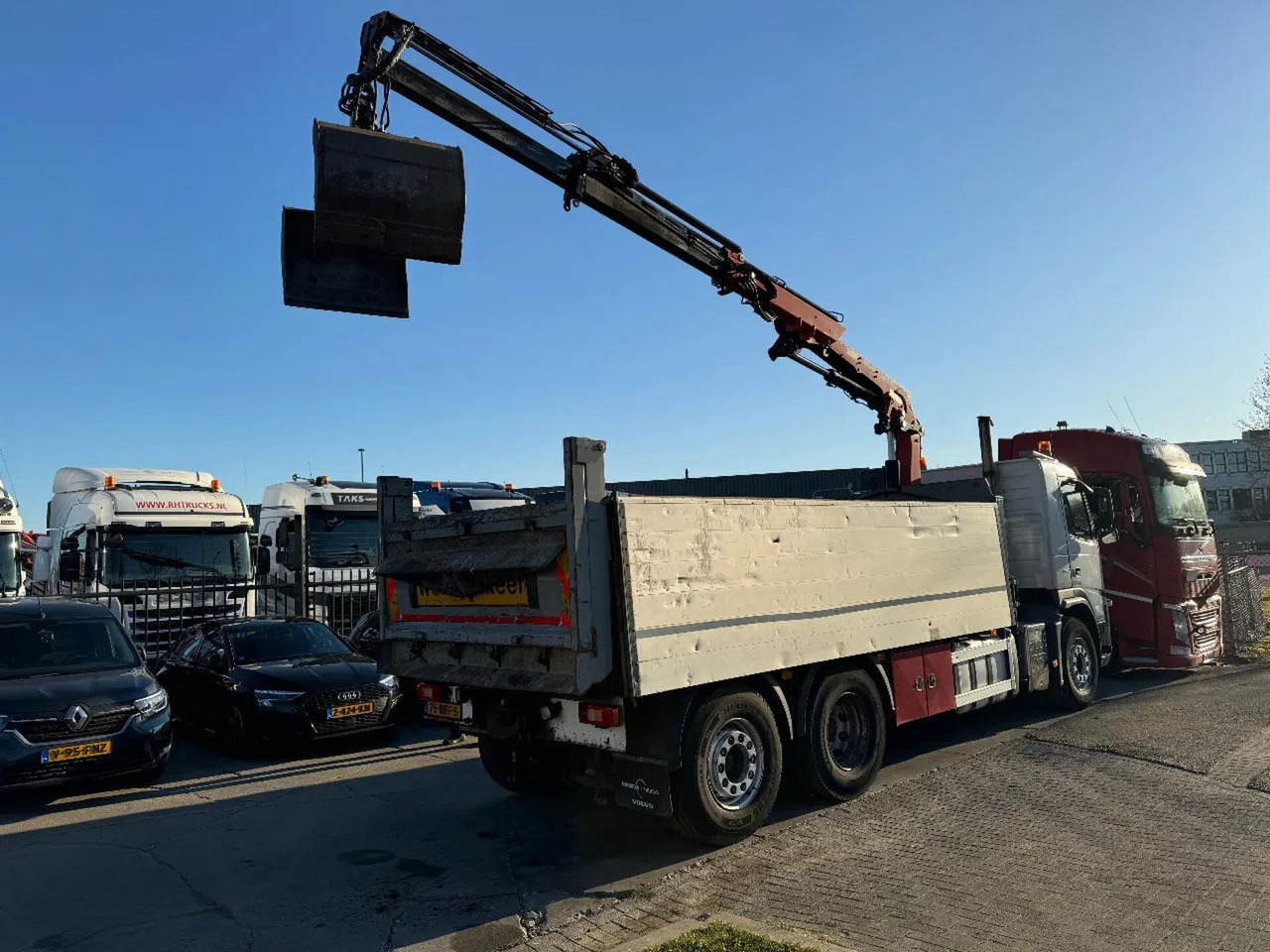 Volvo FM 330 6X2 - EURO 5 + ATLAS 126.3E A2 + REMOTE + - Volquete camión, Camión grúa: foto 5 Volvo FM 330 6X2 - EURO 5 + ATLAS 126.3E A2 + REMOTE + - Volquete camión, Camión grúa: foto 5