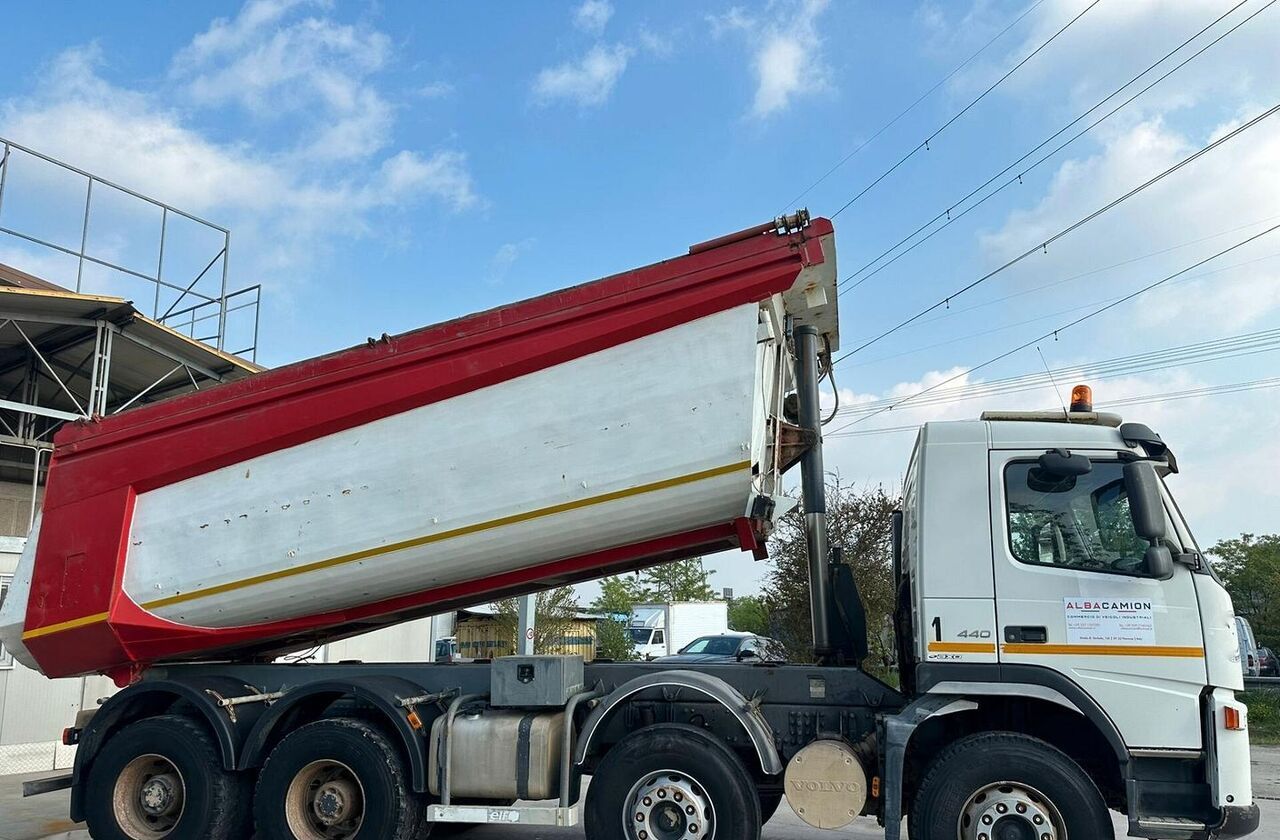 Volvo FM 12 460 4 assi ribaltabile - Volquete camión: foto 5 Volvo FM 12 460 4 assi ribaltabile - Volquete camión: foto 5