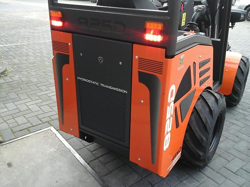 Cargadora de ruedas nuevo Cast 825D: foto 6