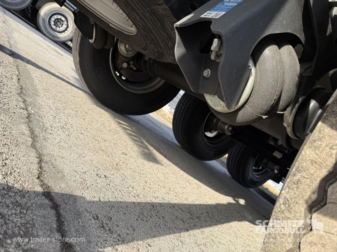 SCHMITZ Tipper Steel half pipe body - Volquete semirremolque: foto 3 SCHMITZ Tipper Steel half pipe body - Volquete semirremolque: foto 3