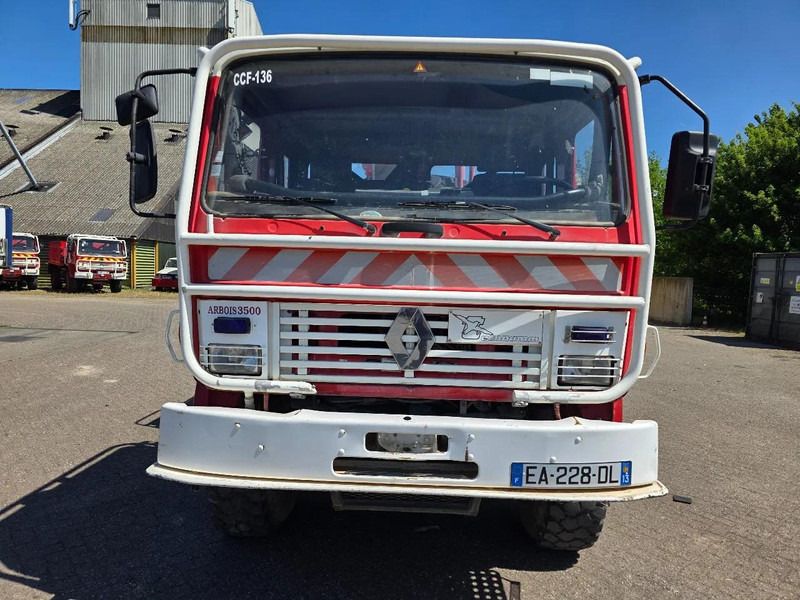 Renault M210 Renault M210 Brandweerwagen 2000 – 4x4 – Dubbele Cabine - Camión de bomberos: foto 2 Renault M210 Renault M210 Brandweerwagen 2000 – 4x4 – Dubbele Cabine - Camión de bomberos: foto 2