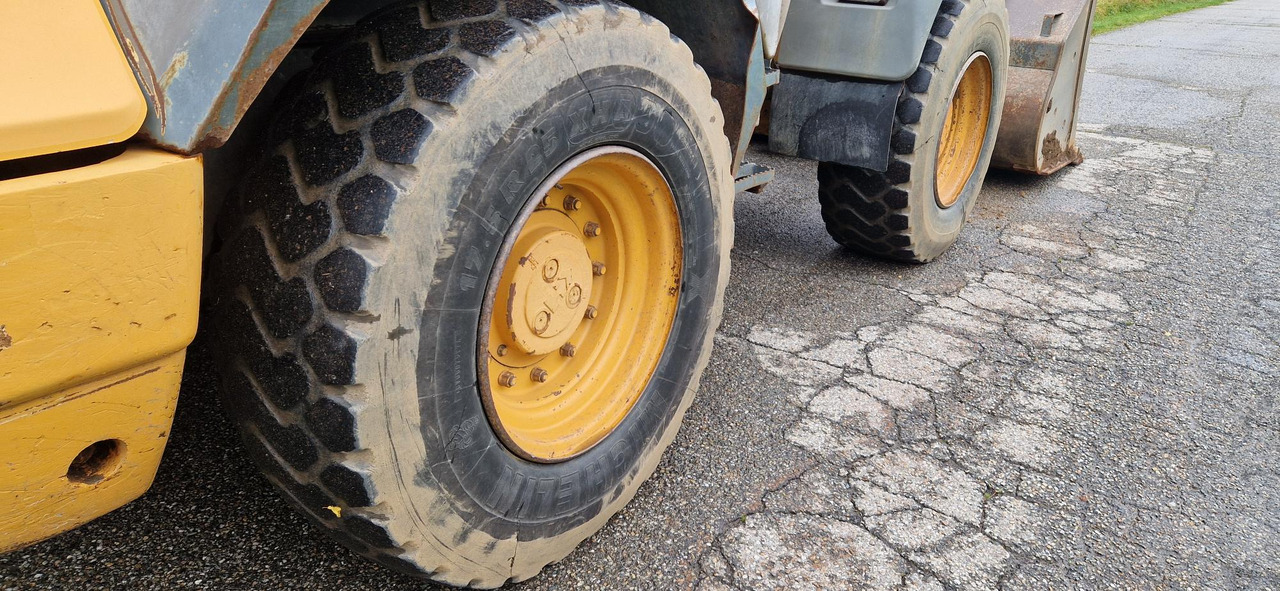 MICHELIN 17.5 R25 - Neumático para Cargadora de ruedas: foto 1 MICHELIN 17.5 R25 - Neumático para Cargadora de ruedas: foto 1