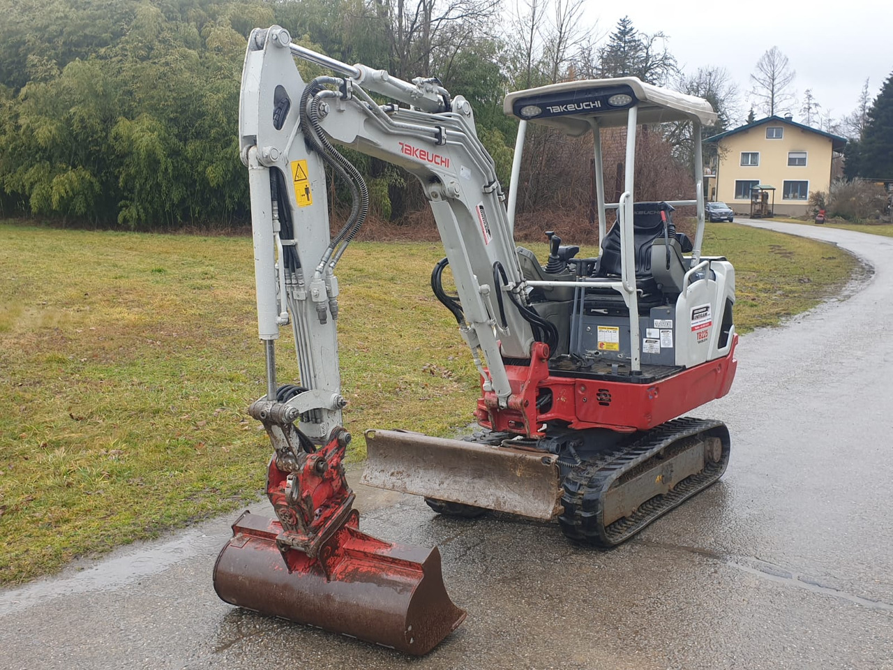 TAKEUCHI TB 225 - Miniexcavadora: foto 3 TAKEUCHI TB 225 - Miniexcavadora: foto 3
