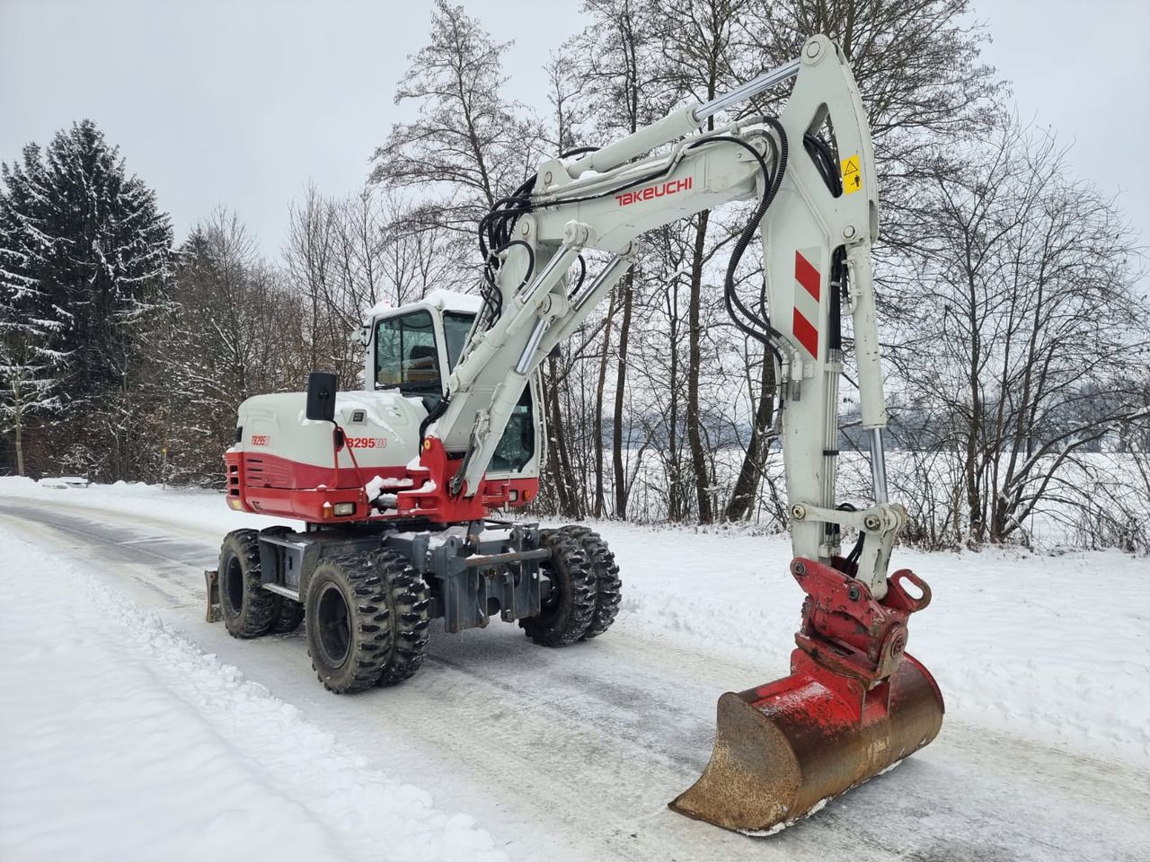 TAKEUCHI TB 295 W - Excavadora de ruedas: foto 4 TAKEUCHI TB 295 W - Excavadora de ruedas: foto 4