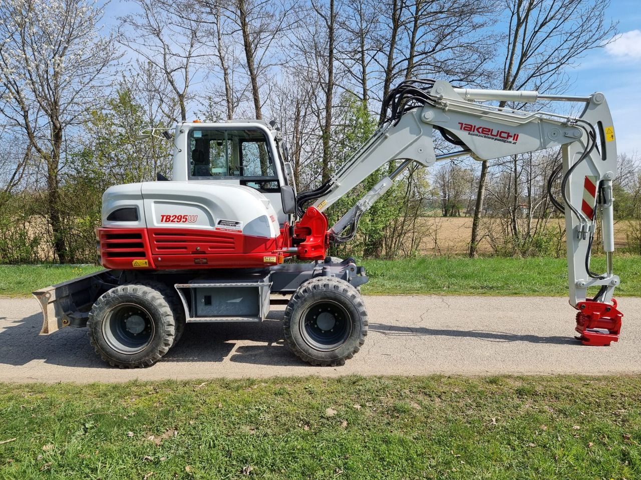 TAKEUCHI TB 295 W - Excavadora de ruedas: foto 2 TAKEUCHI TB 295 W - Excavadora de ruedas: foto 2