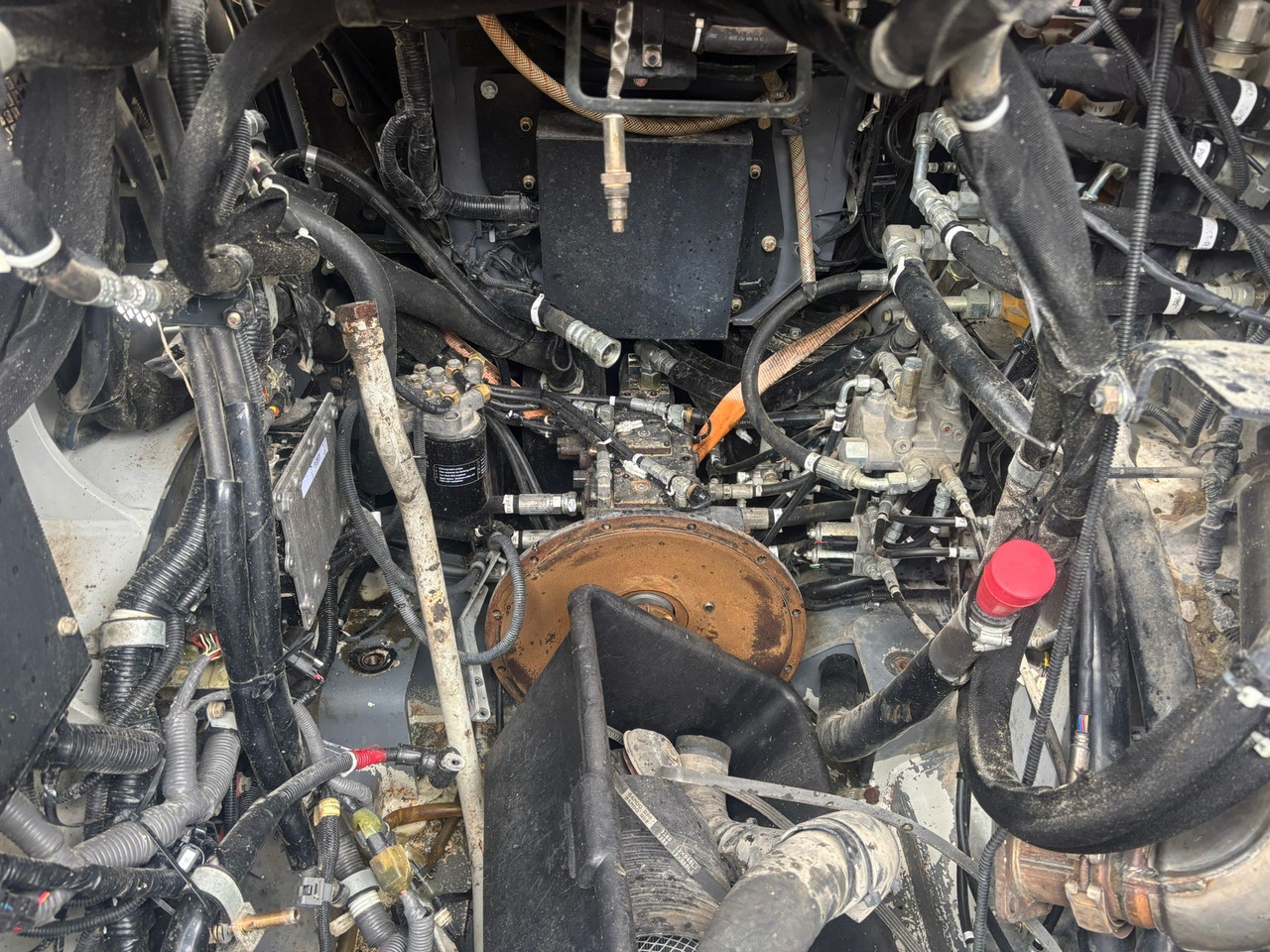 Minicargadora Takeuchi TL 12 V-2 - Engine defektive: foto 8 Minicargadora Takeuchi TL 12 V-2 - Engine defektive: foto 8