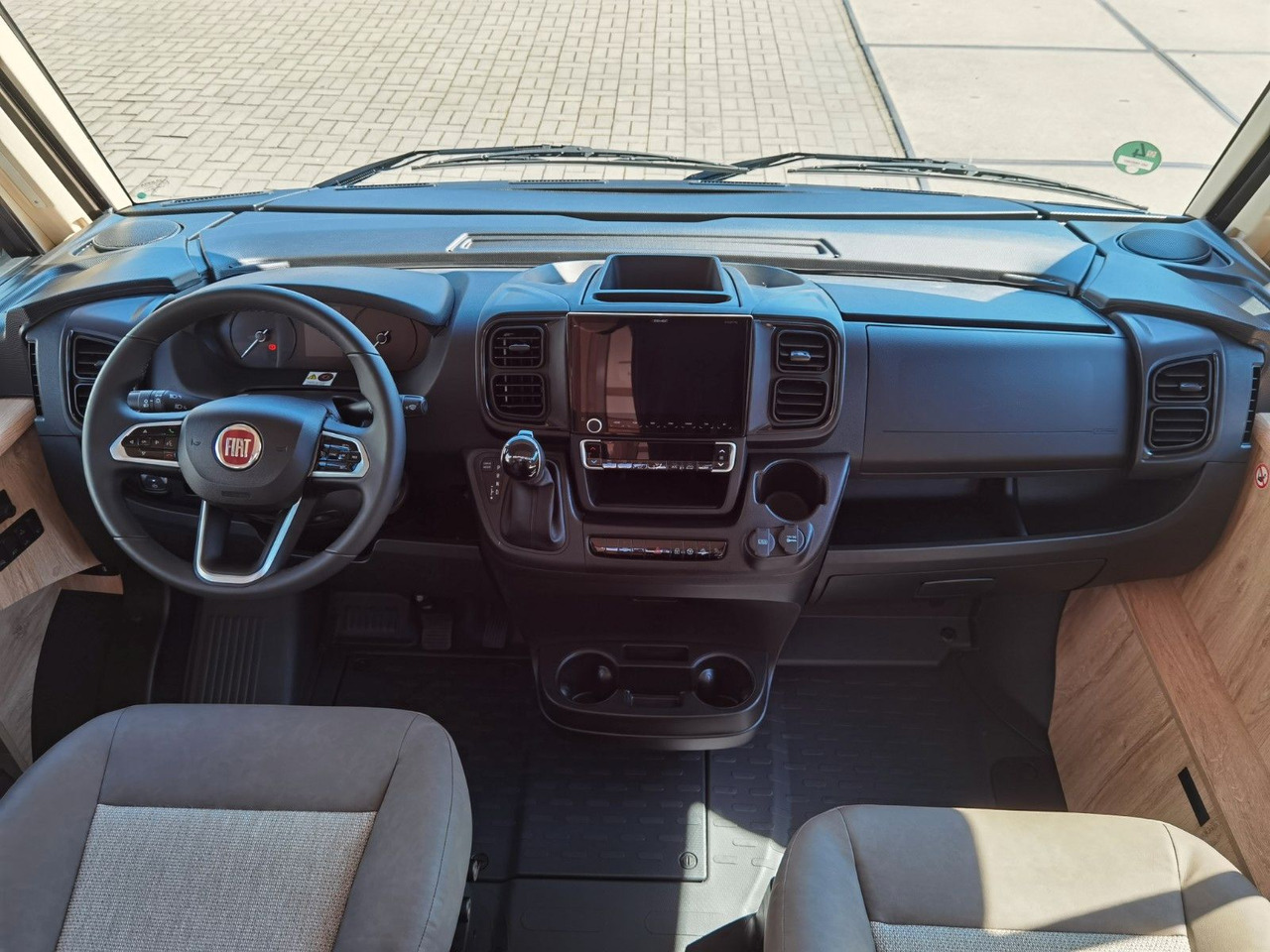 Leasing financiero de  Eura Mobil INTEGRA LINE 720 EF / 180PS-9G 40H /EINZELBETTEN leasing Eura Mobil INTEGRA LINE 720 EF / 180PS-9G 40H /EINZELBETTEN: foto 12