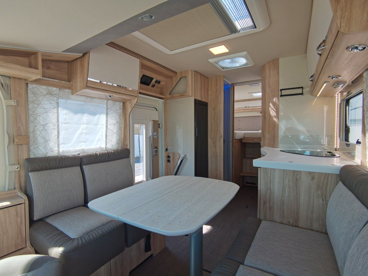 Leasing financiero de  Eura Mobil INTEGRA LINE 720 EF / 180PS-9G 40H /EINZELBETTEN leasing Eura Mobil INTEGRA LINE 720 EF / 180PS-9G 40H /EINZELBETTEN: foto 13