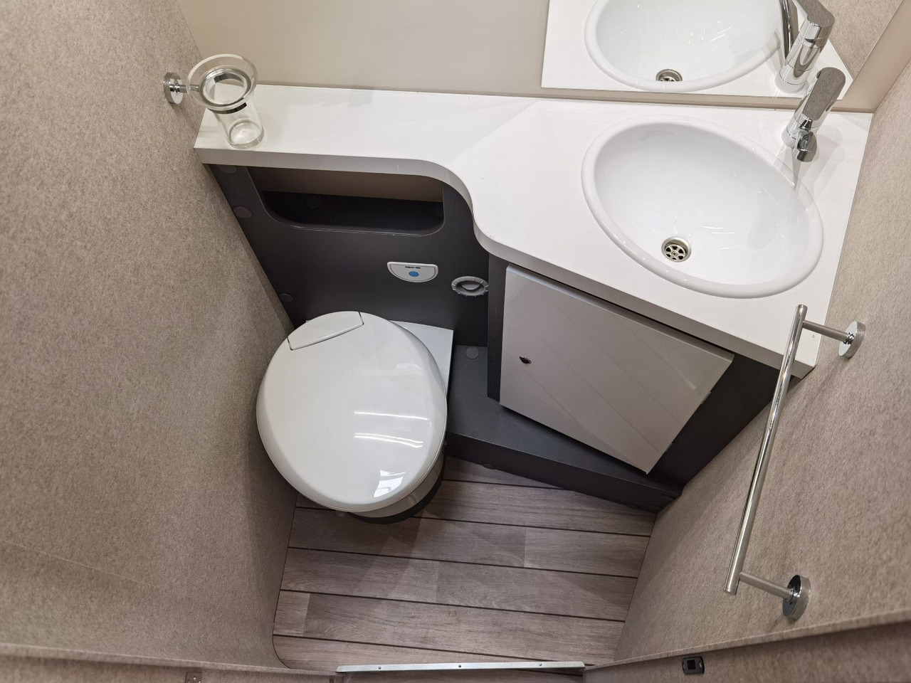 Autocaravana perfilada Forster T 745 EB / MODELL 2026 / EINZELBETTEN & RAUMBAD: foto 22