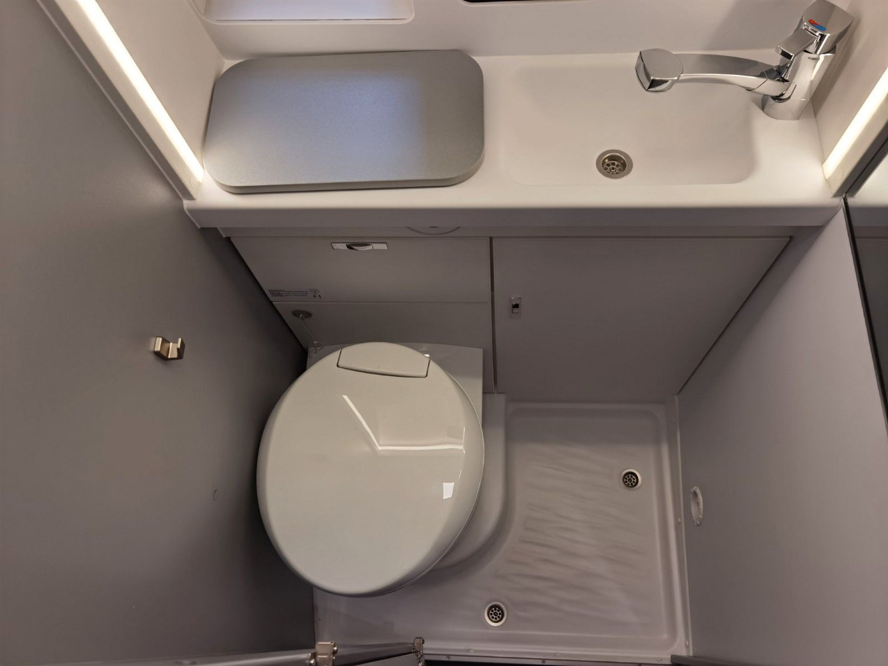 Leasing financiero de  Weinsberg CARABUS 630 ME-EDITION FIRE /-2026-/EINZELBETTEN leasing Weinsberg CARABUS 630 ME-EDITION FIRE /-2026-/EINZELBETTEN: foto 21