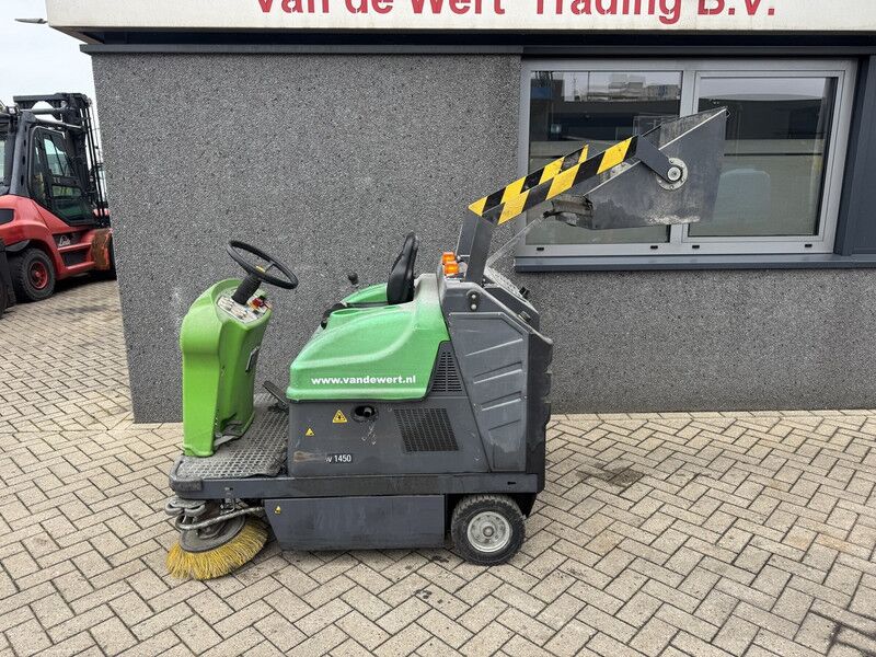 IPC 1450 Diesel Zit Veegmachine - Hoogkieper 2015 - Barredora vial: foto 3 IPC 1450 Diesel Zit Veegmachine - Hoogkieper 2015 - Barredora vial: foto 3