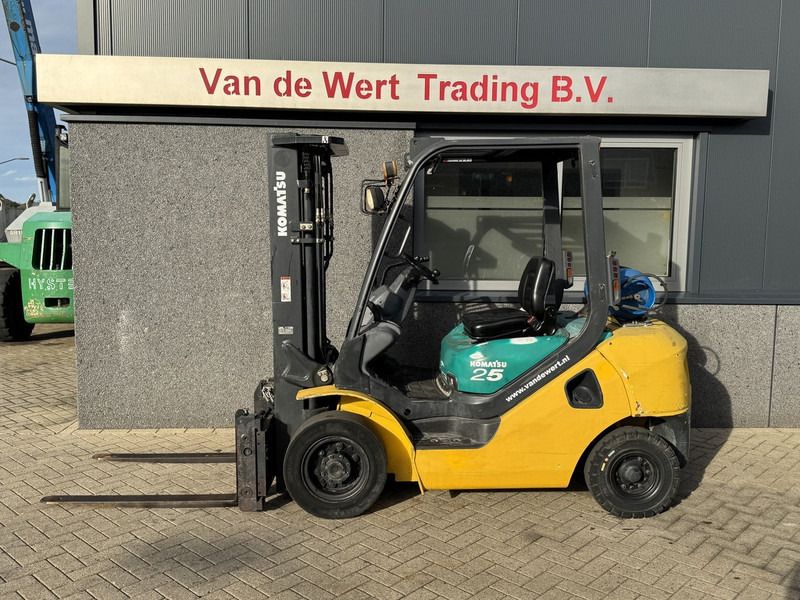 Komatsu FG25HT-16R Triplo 470 Freelift / Sideshift / Vorkversteller LPG 2008 - Carretilla elevadora de gas: foto 1 Komatsu FG25HT-16R Triplo 470 Freelift / Sideshift / Vorkversteller LPG 2008 - Carretilla elevadora de gas: foto 1