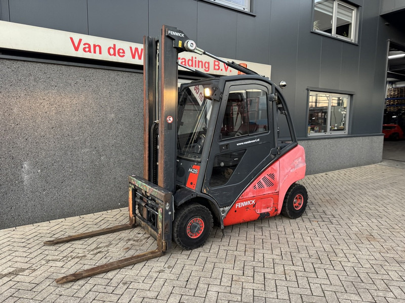Linde H25D Triplo 590 Freelift / Sideshift / Vorkversteller VW Diesel 2007 - Carretilla elevadora diésel: foto 2 Linde H25D Triplo 590 Freelift / Sideshift / Vorkversteller VW Diesel 2007 - Carretilla elevadora diésel: foto 2