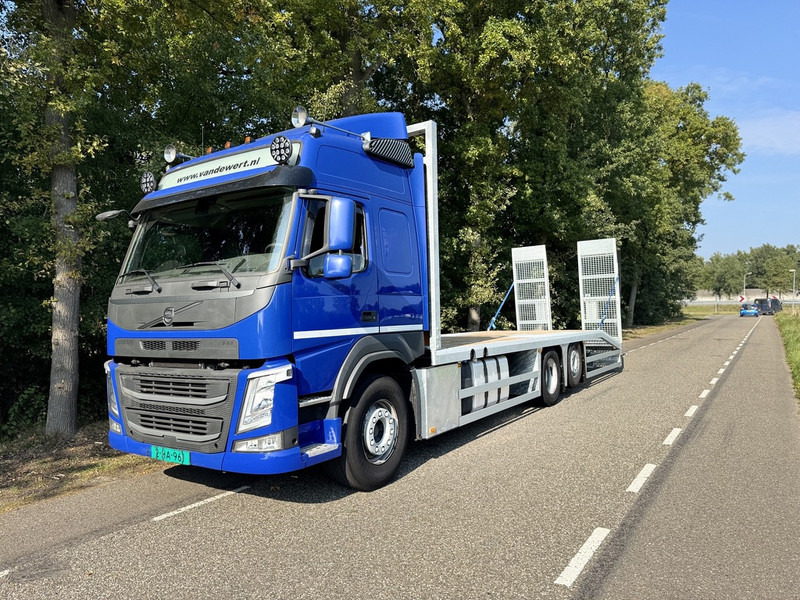 Volvo FM370 6X2 Machine Transporter / Oprij Vrachtwagen 2019 / EURO 6 / 550DKM / Steering Wheel / APK 11-2026 - Portavehículos camión: foto 1 Volvo FM370 6X2 Machine Transporter / Oprij Vrachtwagen 2019 / EURO 6 / 550DKM / Steering Wheel / APK 11-2026 - Portavehículos camión: foto 1
