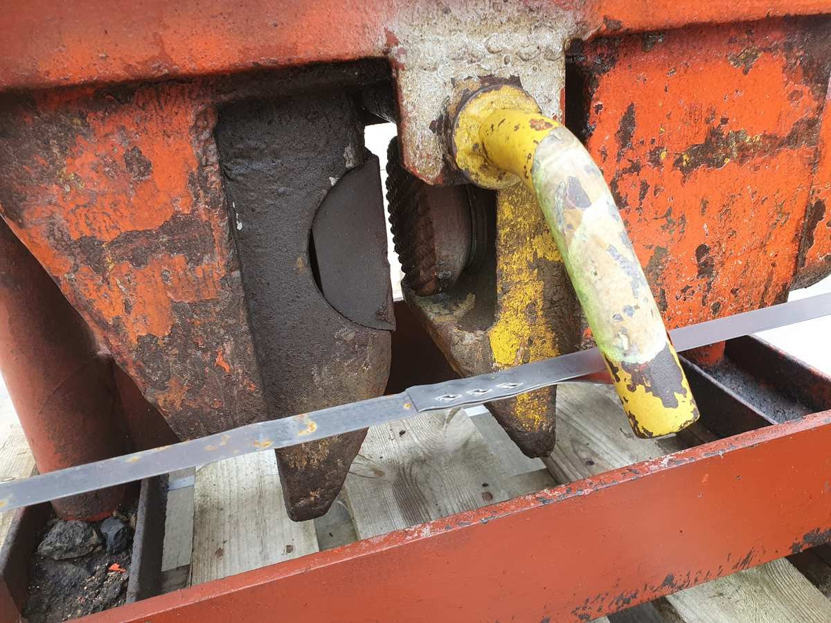 Delmag Tünkers HVB 33/30 vibro hammer - Martillo de hinca de pilotes: foto 4 Delmag Tünkers HVB 33/30 vibro hammer - Martillo de hinca de pilotes: foto 4